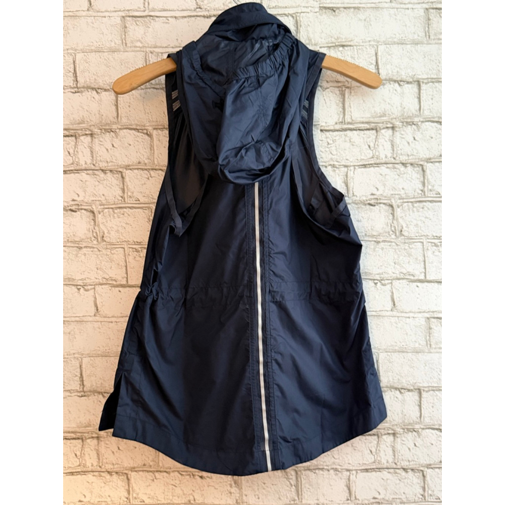 NWT Women’s Athleta Speedwork Vest Navy size XS Water Repellent Long Reflective - Picture 4 of 7